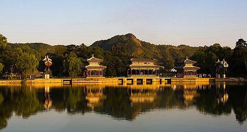 《使命召唤：黑色行动6》上市预告片为发行造势